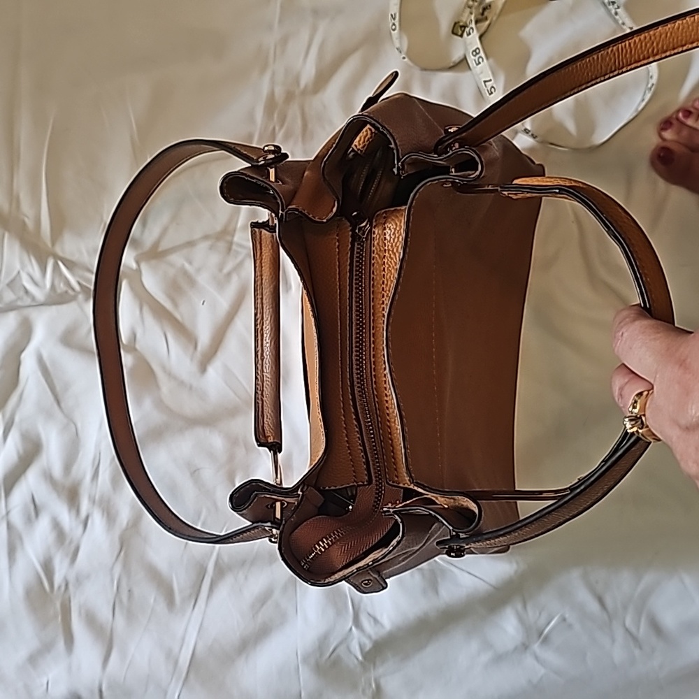 Sondra Robert's Squared leather bag with gold hardware. Camel color. EUC. - Picture 5 of 7